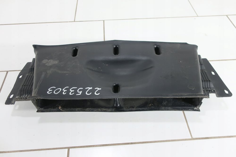 wlot powietrza chłodnicy oleju bmw 3 e36