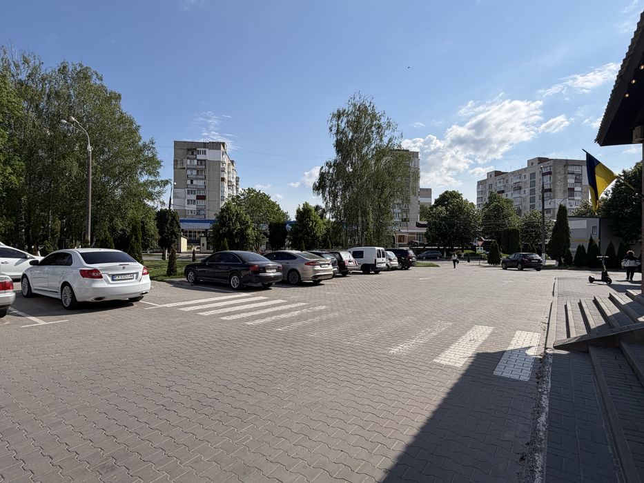 Комерційний  обєкт 298.4 м/кв м.Волочиськ