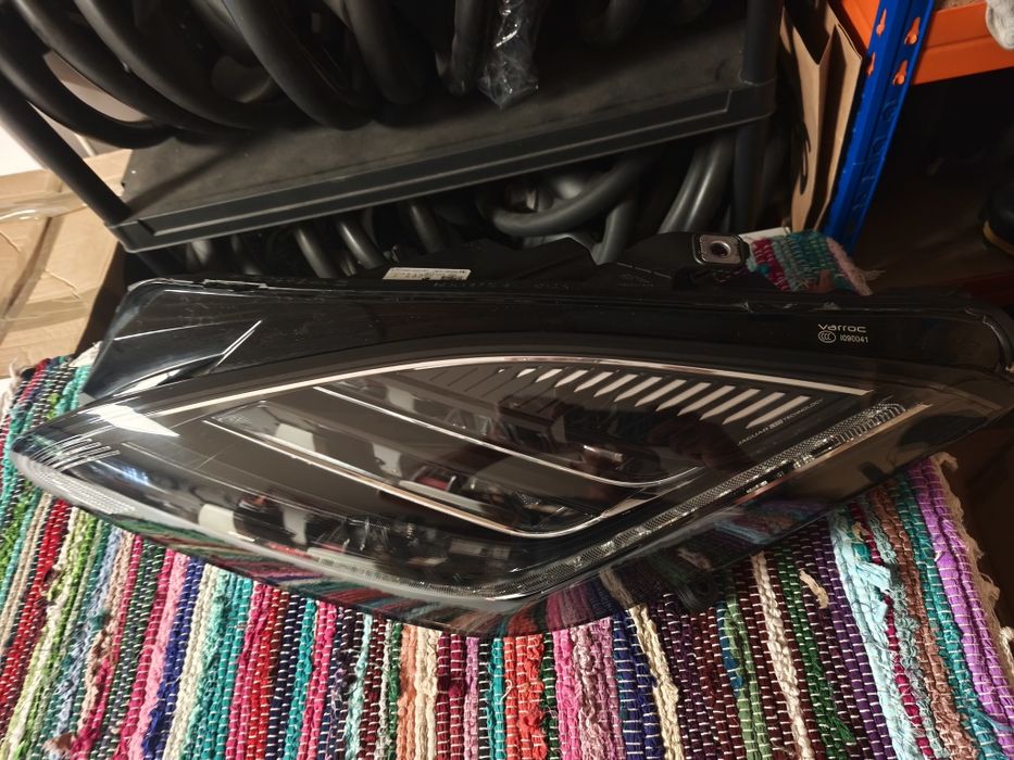 Farol esquerdo full Led Jaguar E-pace