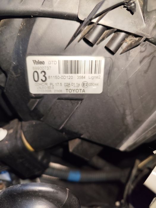 Toyota Yaris II lampa prawy lewy przód prawa lewa przednia