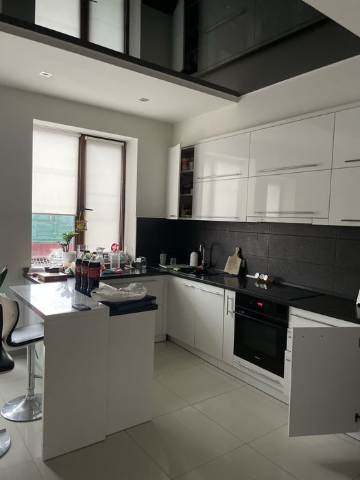 Продається будинок з власним озером!