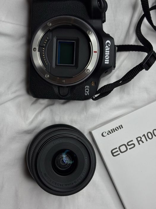 Canon EOS R100 (RF-S 18–45mm IS STM)