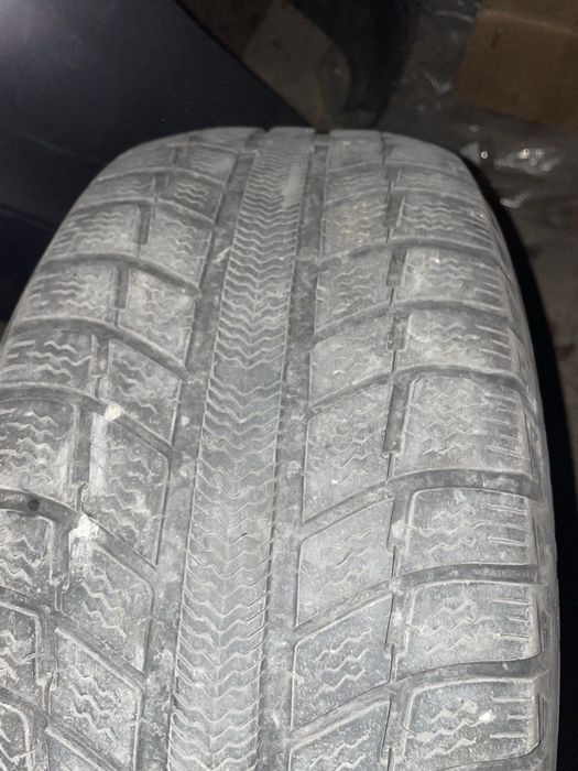 Продам резину Michelin зима 225.55.16
