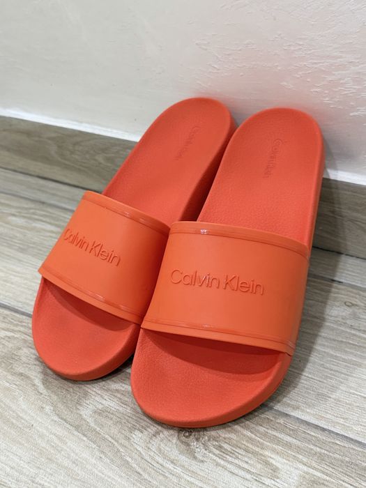 Оригінальні помаранчеві шльопанці Calvin Klein