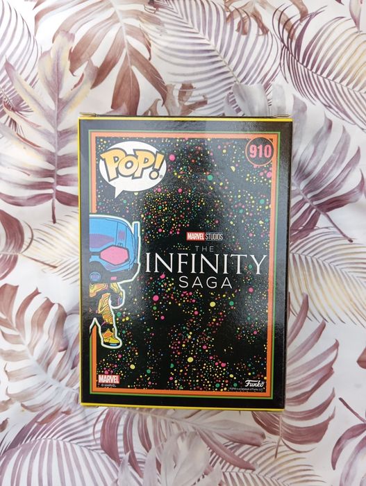 Funko pop Ant-Man 910 black light limited edition