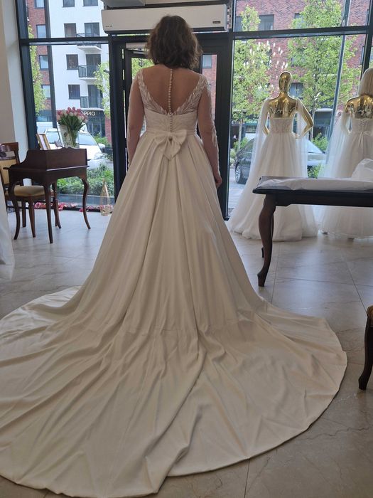 suknia ślubna z trenem