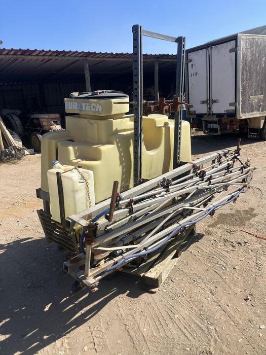 Pulverizador de 800L com barras de 14m