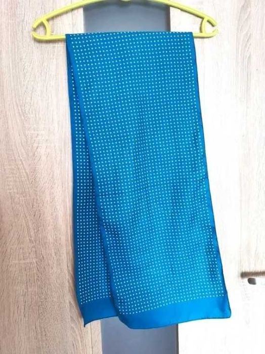 Niebieska apaszka chusta damska w białe kropki, na szyję elegancka do włosów