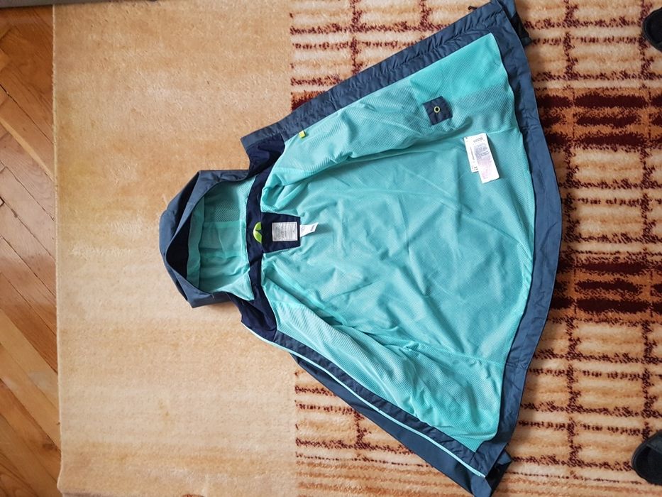 Дождевик ветровка на девочку 10-11 лет. Quechua 141-148