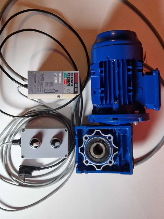 Napęd, motoreduktor z falownikiem 0.55kW