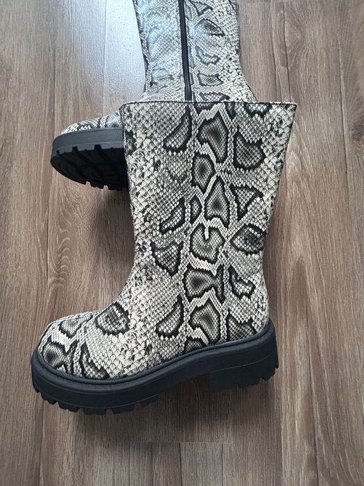 Bonprix botki na platformie wężowy wzór 40