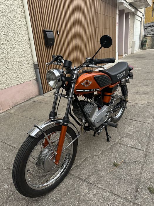 Motorizada XF17 restaurada ao pormenor