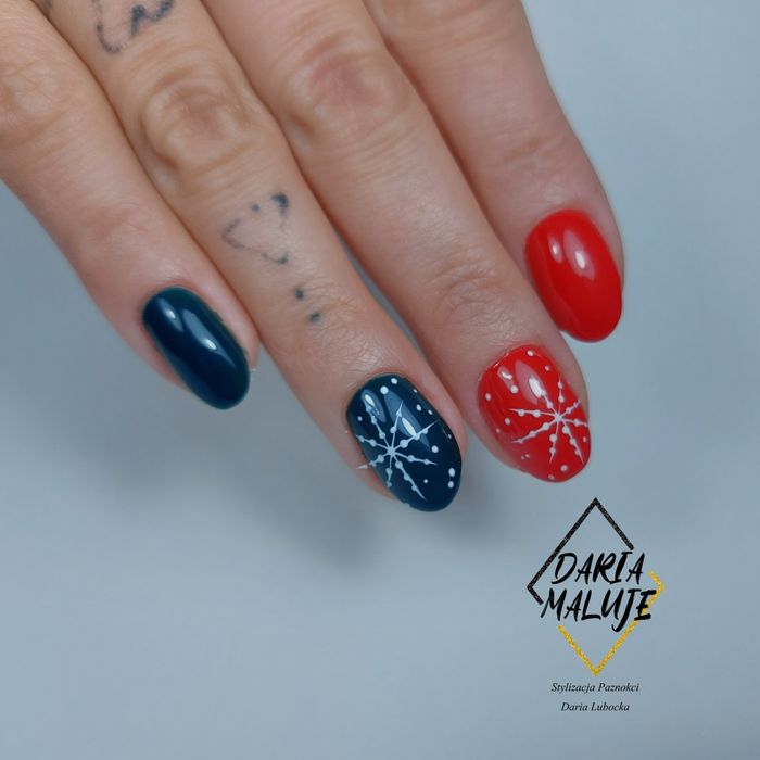 Mobilna stylizacja paznokci.