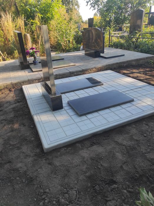 Гранитные памятники, вазы, лампады, плитка. Заливка бетонных оснований