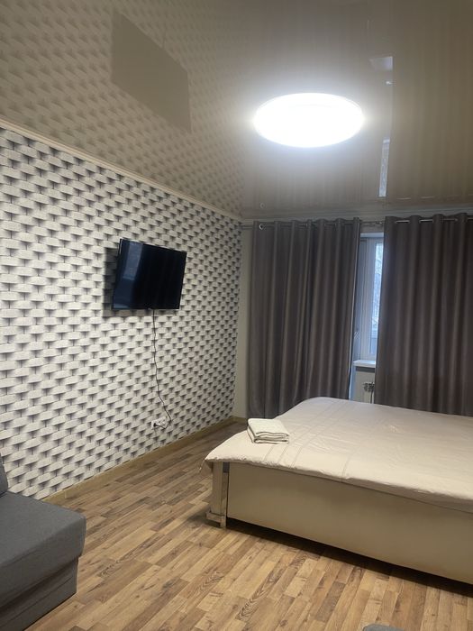 Подобова оренда  Двухкомнатная квартира в центре. 95 квартал