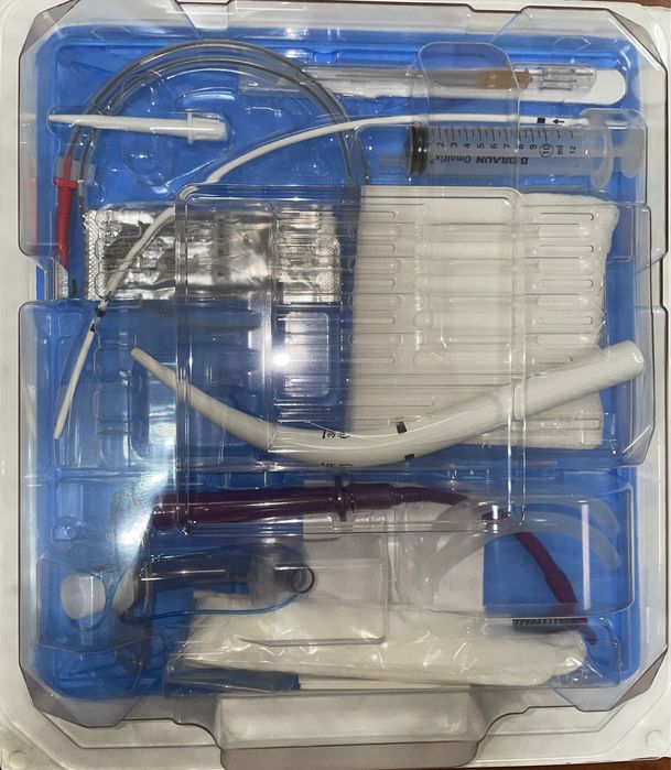 Набір для операції-черезшкірної трахеотомії.