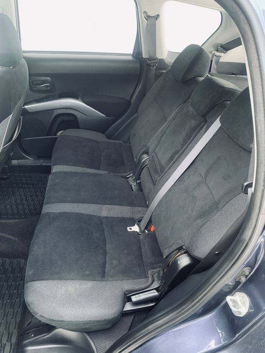 Дрйгий ряд сидіння для Mitsubishi Outlander XL