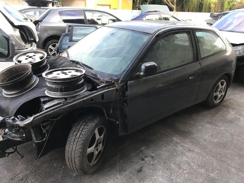 Mitsubishi Colt 1.3 75cv 3P 1998 - Para Peças