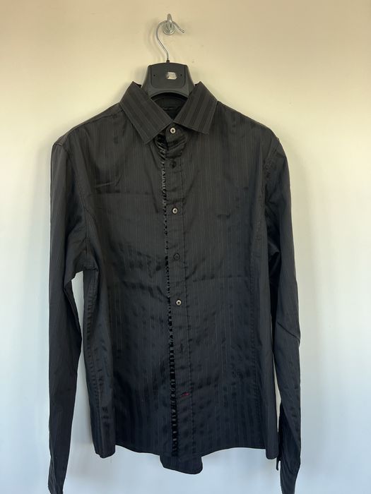 Camisa GUESS preta M made in UAE