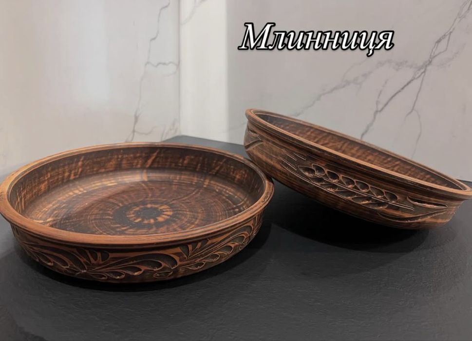 Варенична та каструлі