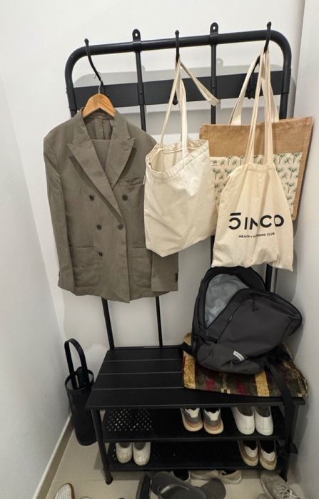 Bengaleiro IKEA PINNIG com banco para sapatos