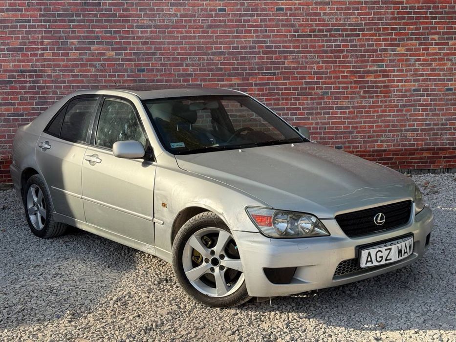 Lexus IS200