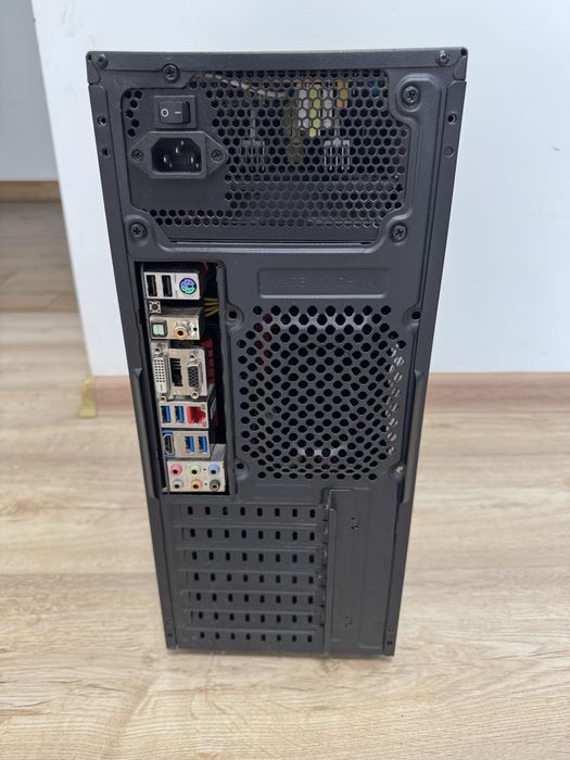 Компʼютер в робочому стані, без диску
