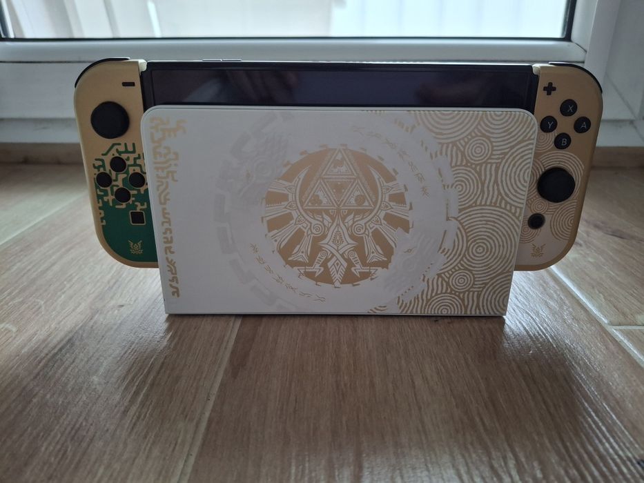 Nowy Nintendo Switch OLED Zelda + gry + akcesoria