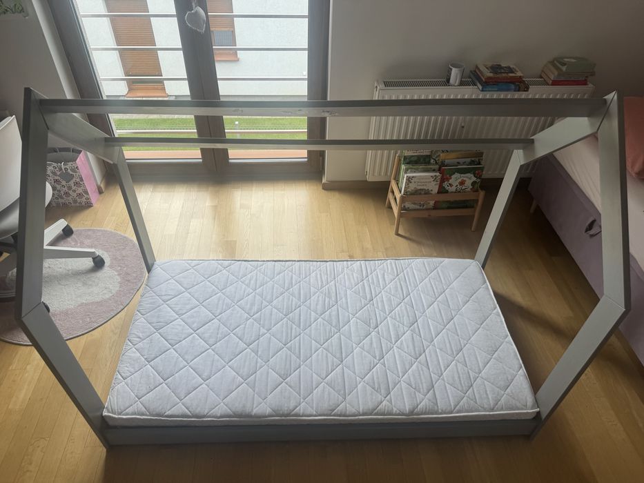 Łóżeczko dziecięce domek plus materac / łóżko / mebel