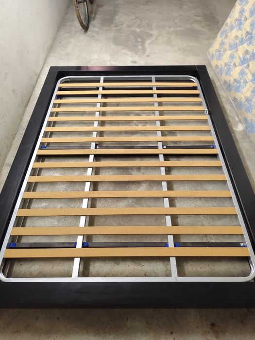 Vendo base de cama com estrado 190*140