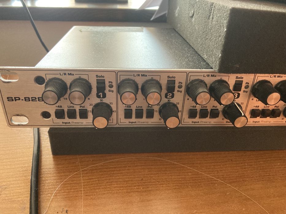 Preamplificador de microfone Studio Projects SP828