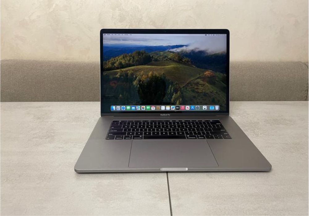 MacBoock Pro 15 ( 2018 )