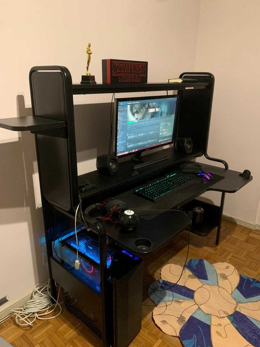 Secretária gaming IKEA FREDDE preto 140-185 cm – Excelente estado