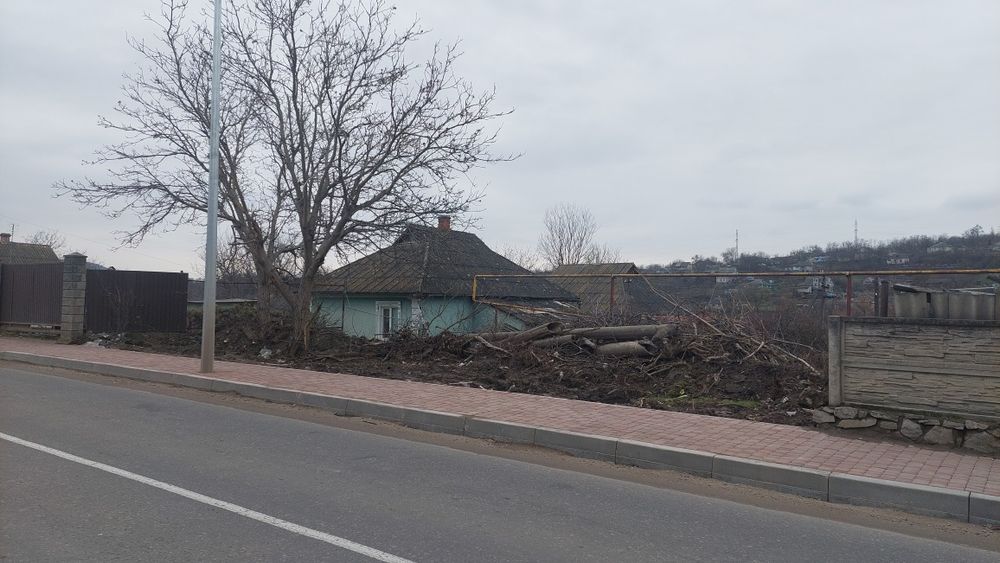 Продам 8 соток. Вул.І.Франка,26.