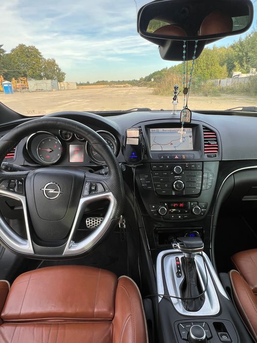 Samochód opel insignia