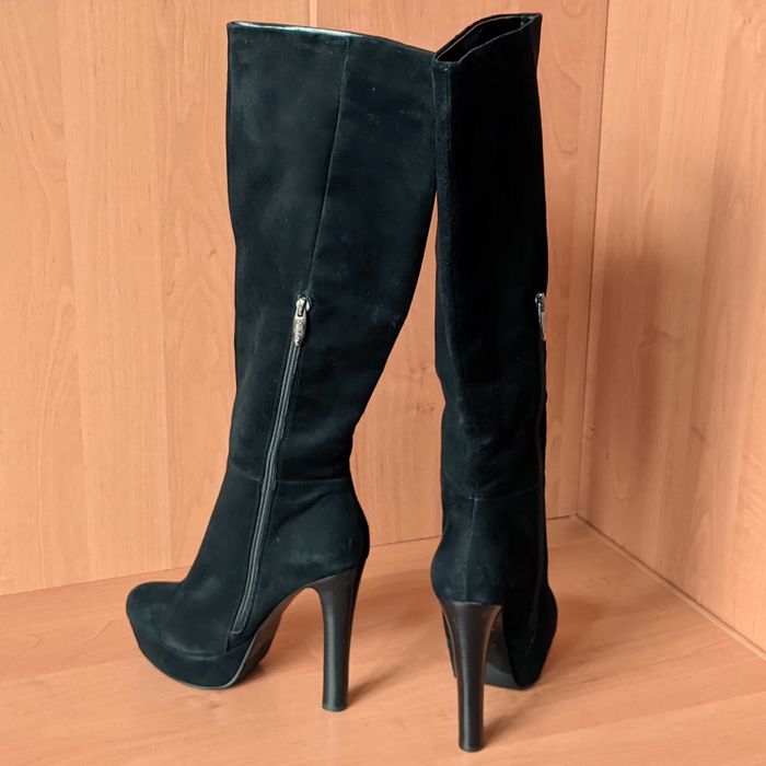 Замшевые ботфорты ELLENKA на платформе