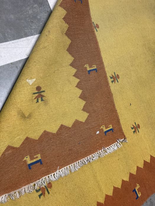 Tapete retangular amarelo outro quadrado ikeia