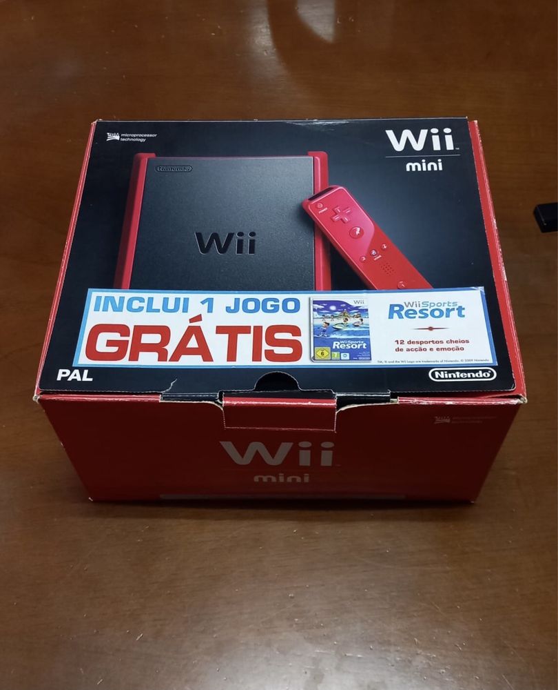 Wii mini vermelha com dois comandos e cinco jogos em bom estado Raimonda •  OLX Portugal