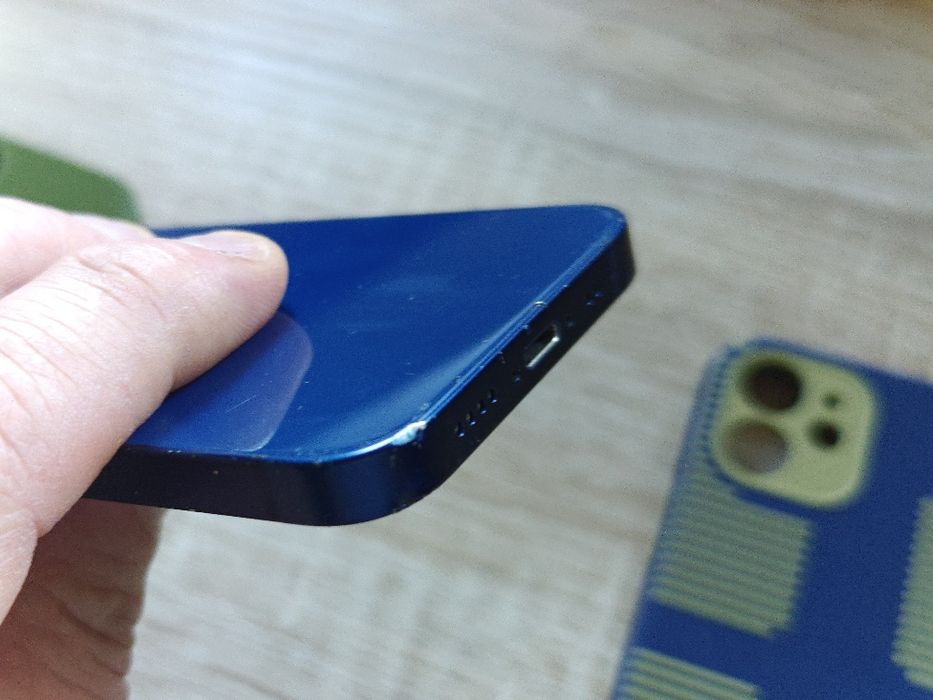 Iphone 12 Mini, 2 etui gratis.