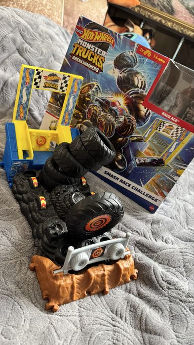 Набор hot wheels