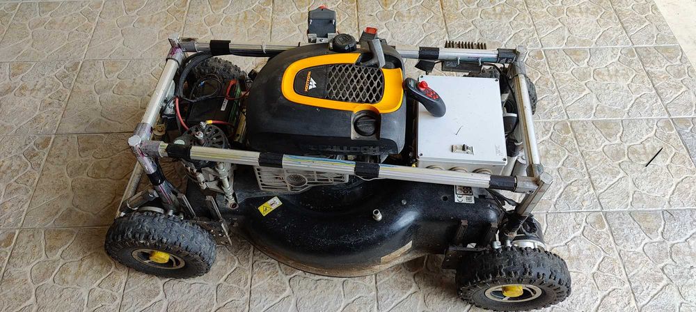 Corta Relvas/Mato controlado á distancia (Disponivel para entrega imediata)