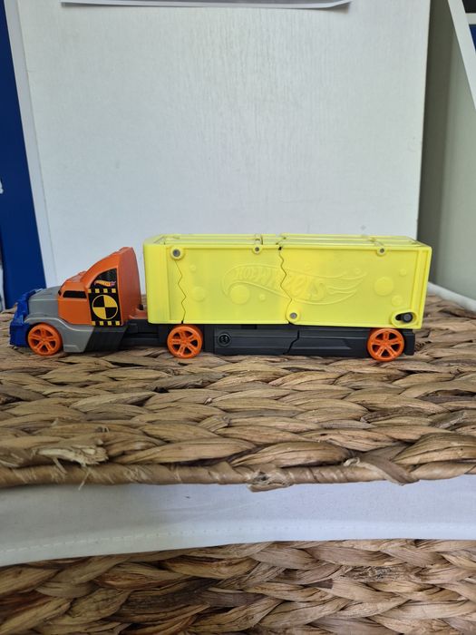 Грузовик Hot Wheels