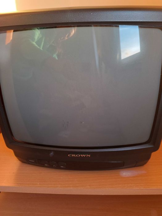 televisão crown pequena