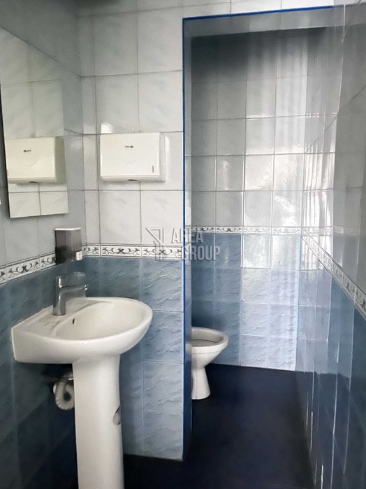 Продаж фасадного комерційного приміщення на мікрорайоні біля ТЦ Сакура