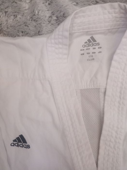 Шлём для заняття єдиноборств ( тхеквандо)