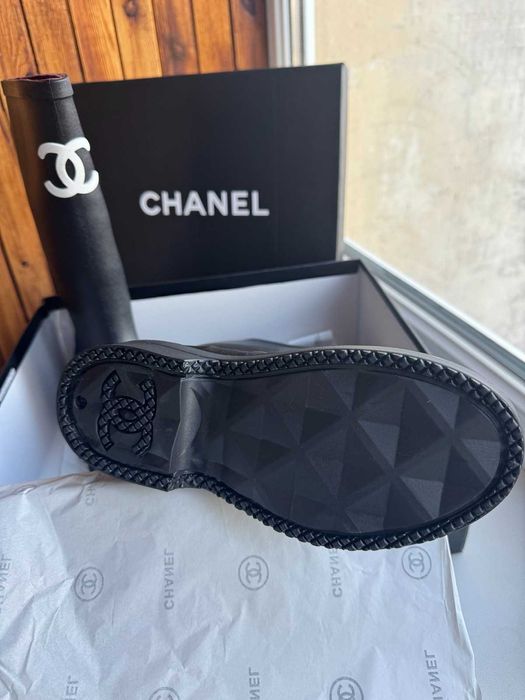 Жіночі гумові чобітки CHANEL з натуральної шкіри
100% нові