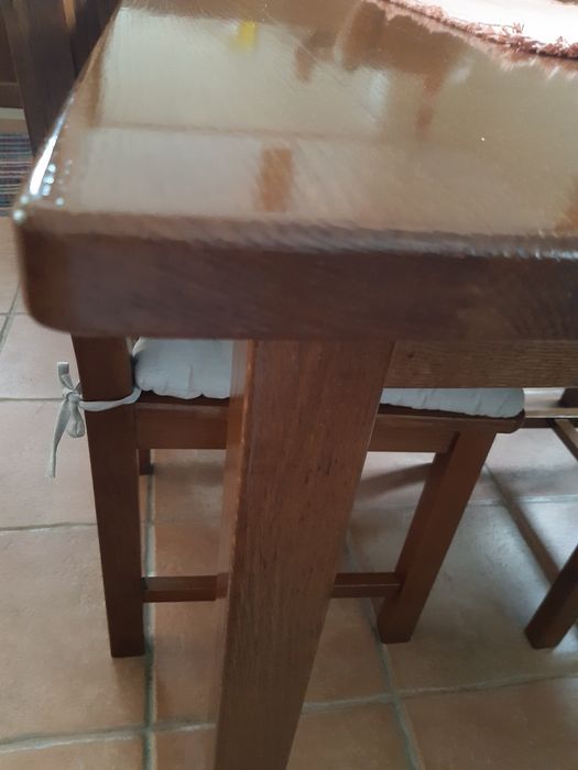 Mesa em madeira maciça