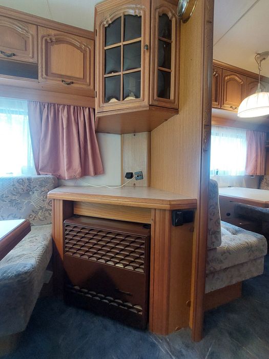 Караван  кемпінги, прицеп дача  будинок на колесах