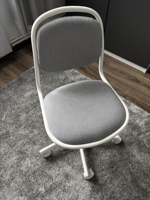 Nowe obrotowe krzeselko do biurka ikea