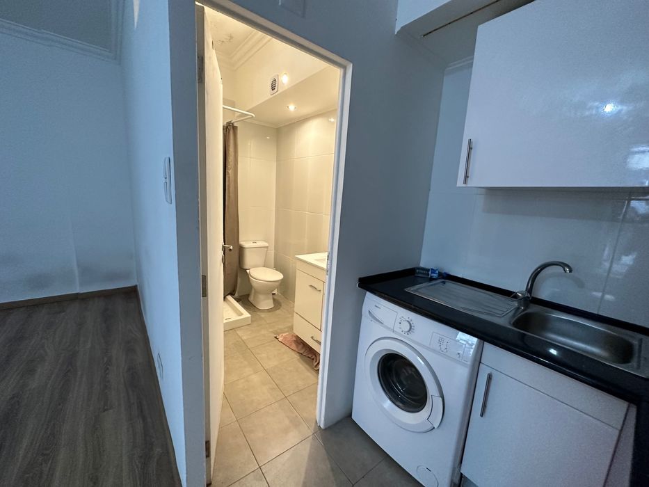 Arrenda-se T0 na Damaia- Excelente localização